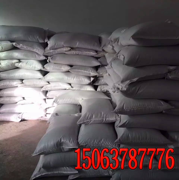 足球场的草坪是什么样的草籽种出来的？